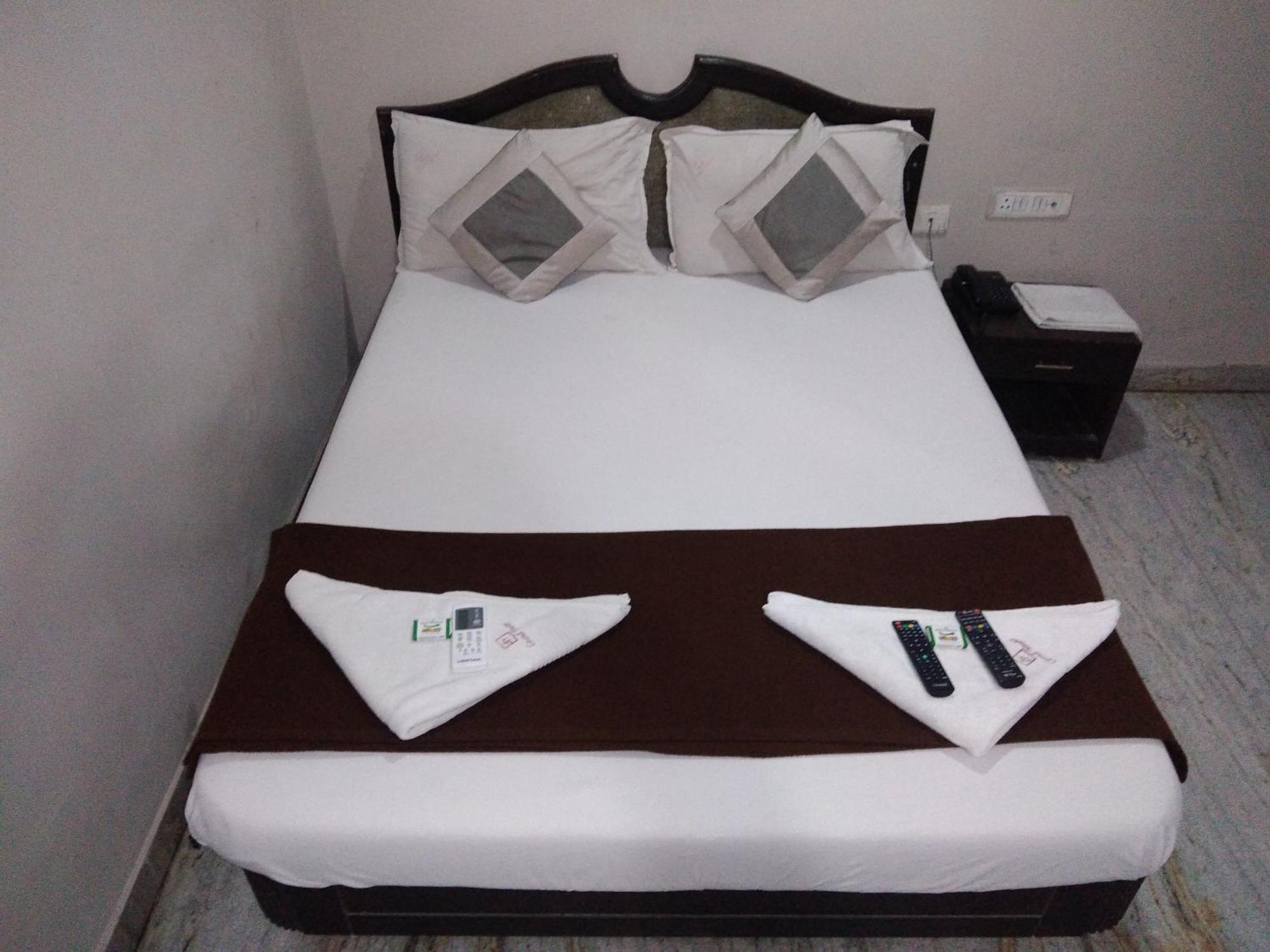 Grand Tower Chennai Hotel Room photo