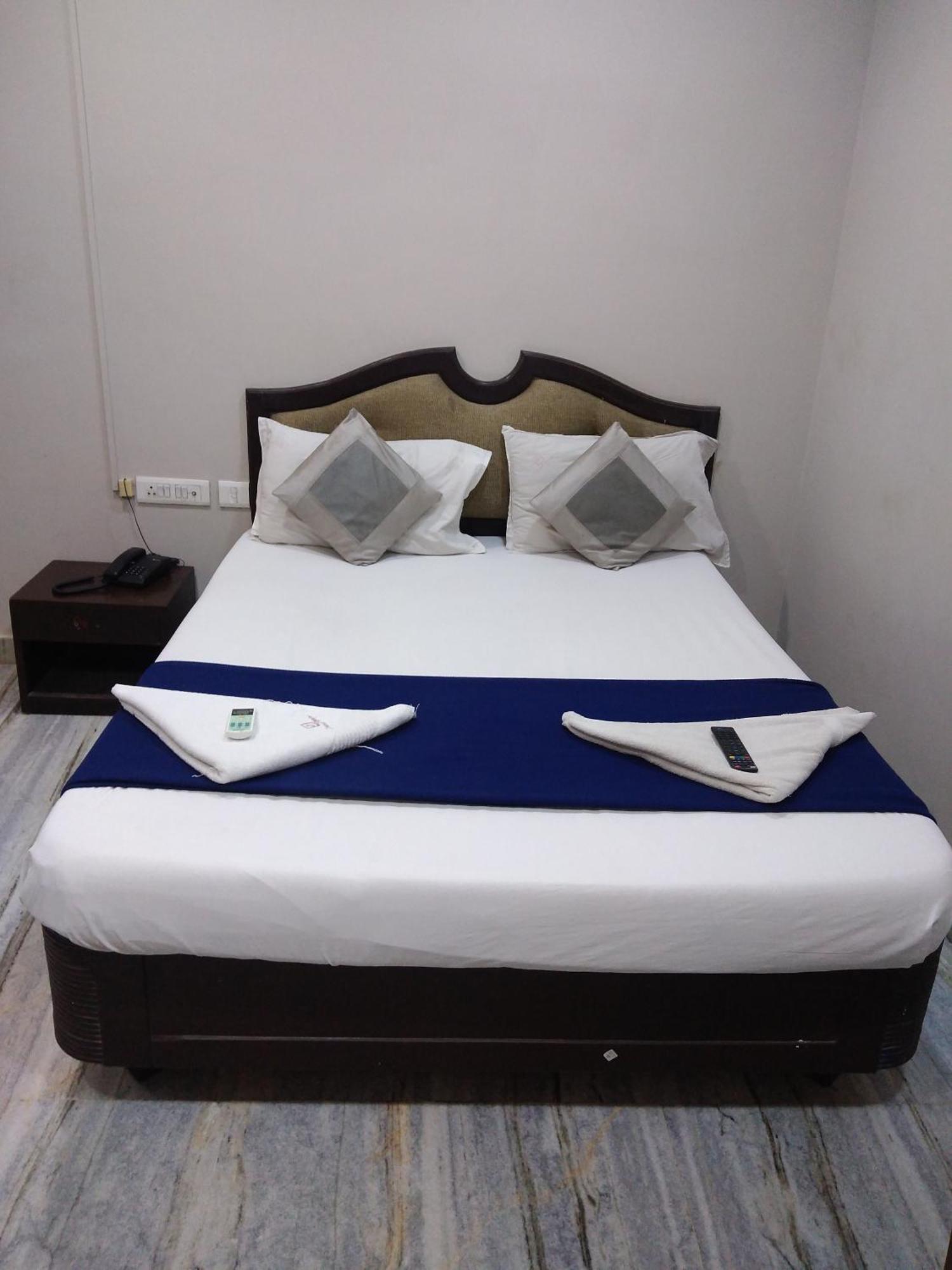 Grand Tower Chennai Hotel Room photo